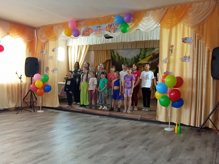 Открытие летнего школьного лагеря " Черёмушки ".